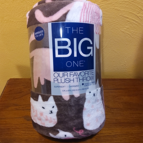 The Big One | Bedding | Nwt The Big One Oversized Plush Throw Cats 5ft ...